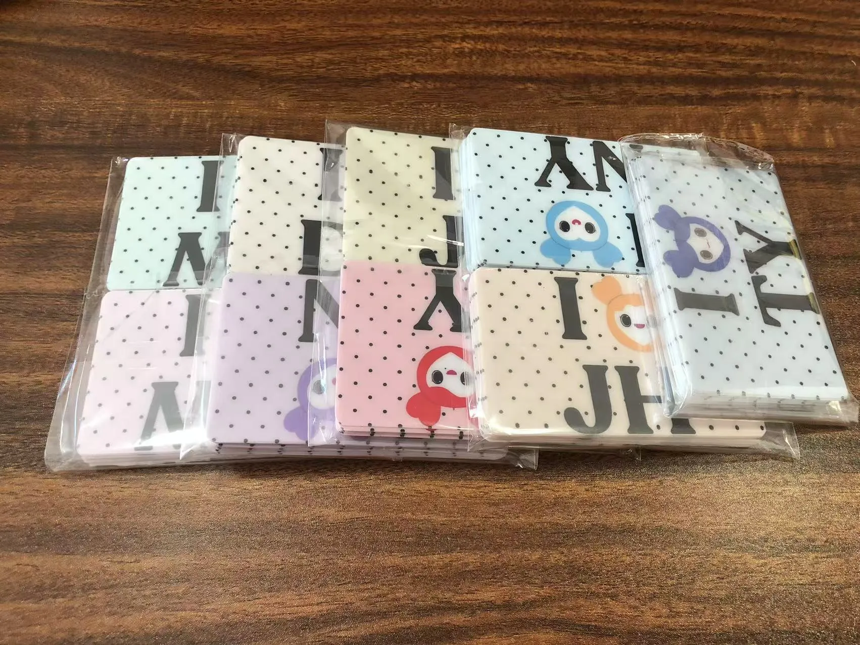 JOJO Pack pošilja nalepke na ovitku kreditne kartice strankam v ZDA