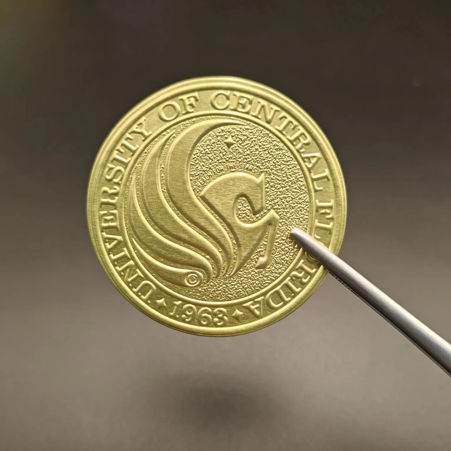 Kako lahko zaradi etikete vina vašo steklenico ne morete prezreti?