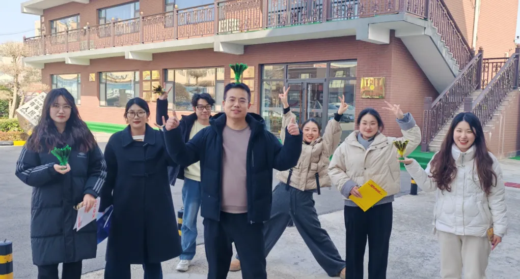 Kratek odmor za kosilo poživi pisarno z zabavno zabavo