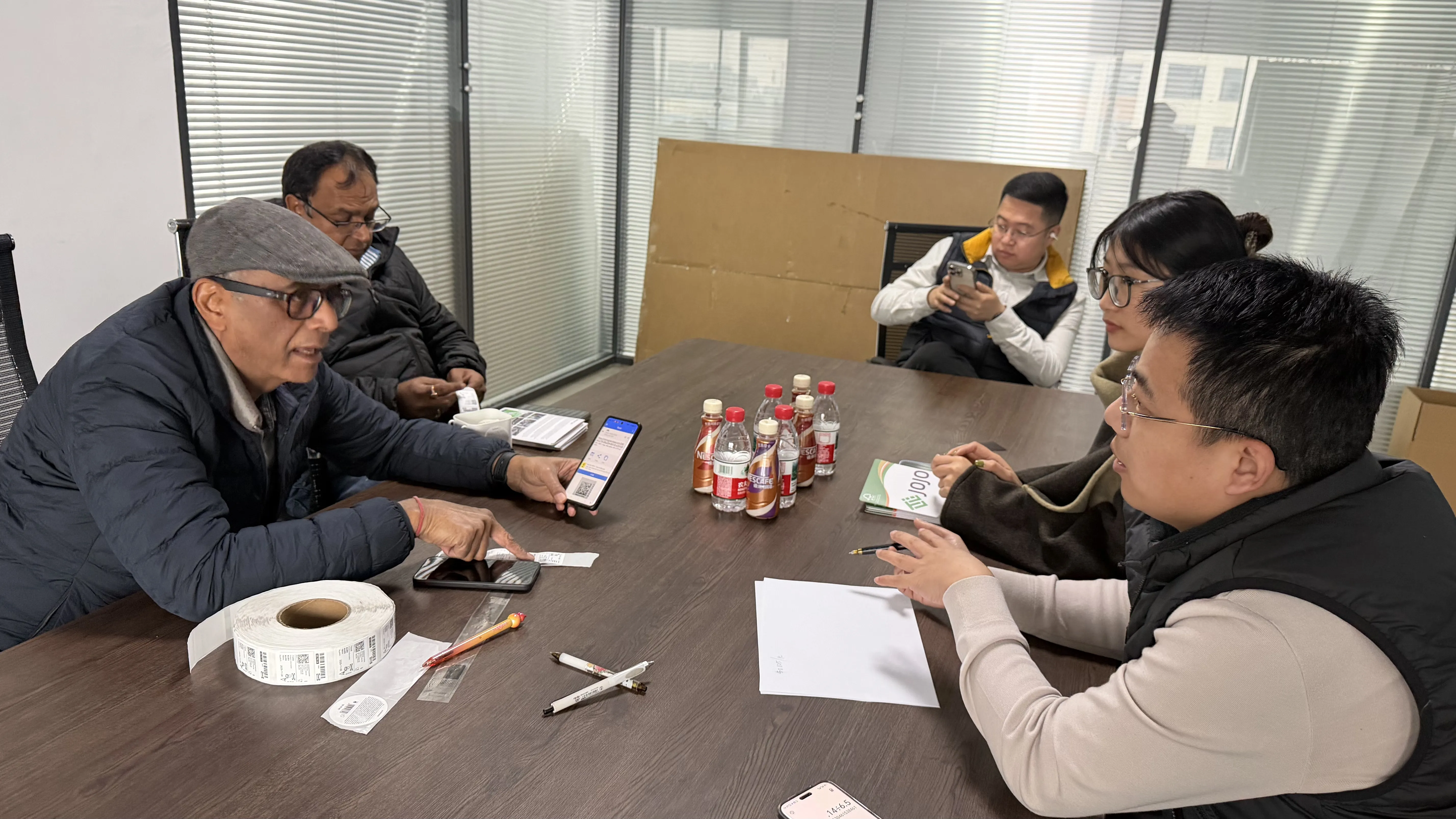 Toplo pozdravljamo stranke, da obiščejo našo tovarno