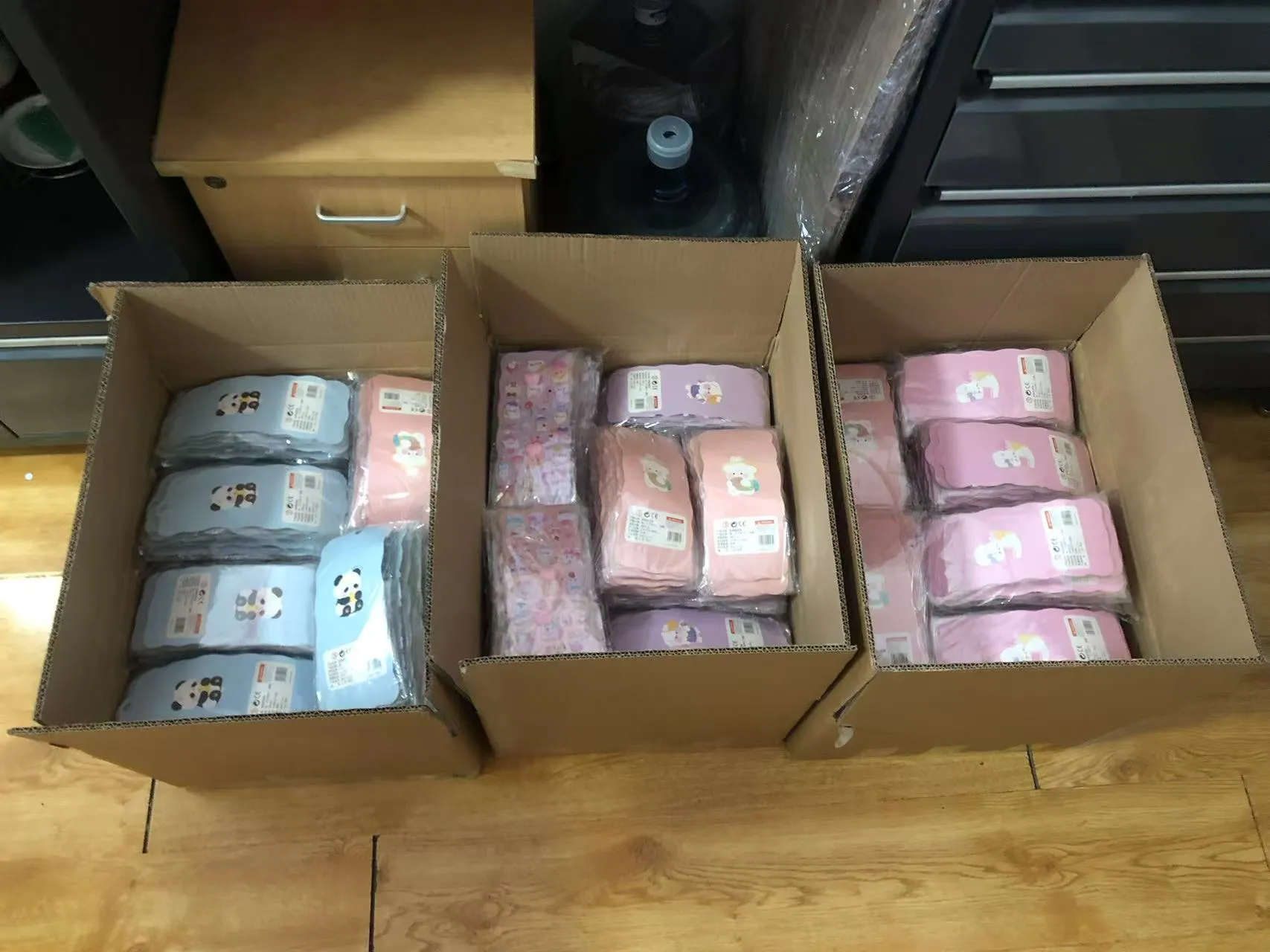 So vam všeč stisljive nalepke v obliki zadnjice?