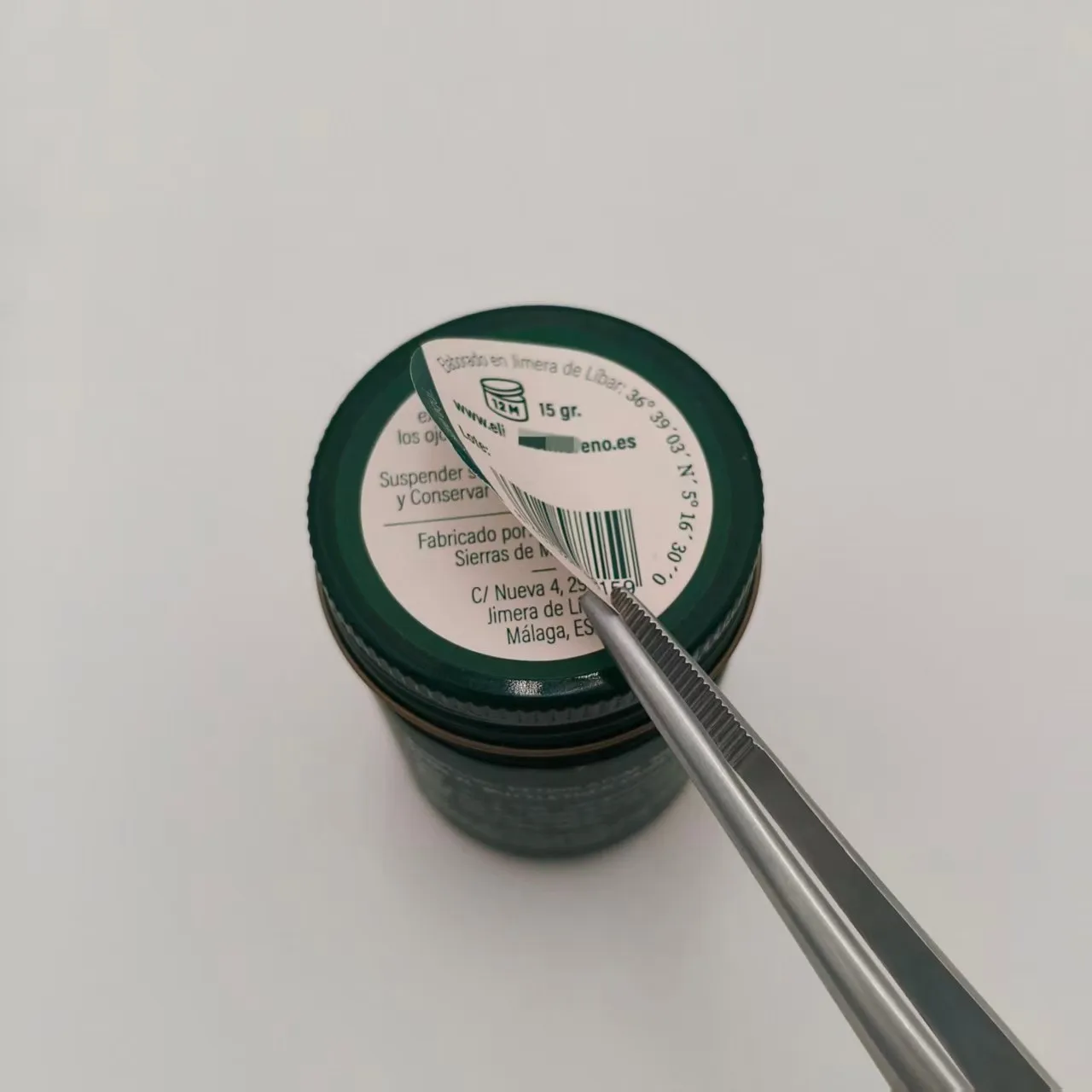 Večplastna zložljiva nalepka