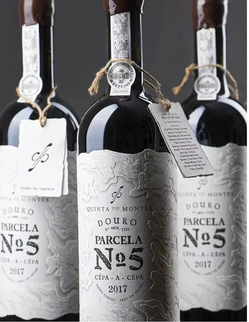 Oznaka za steklenico vina